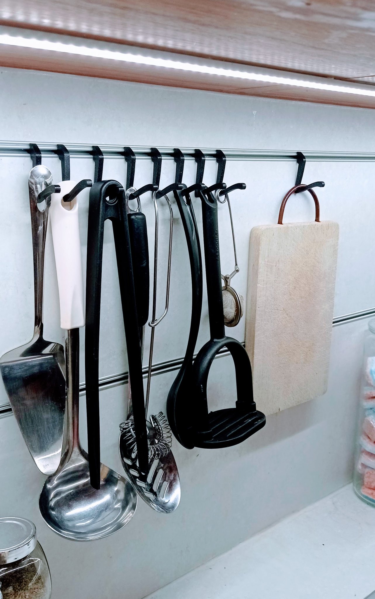 Móc treo tường bếp bằng nhôm - Giải pháp đơn giản và tiết ...