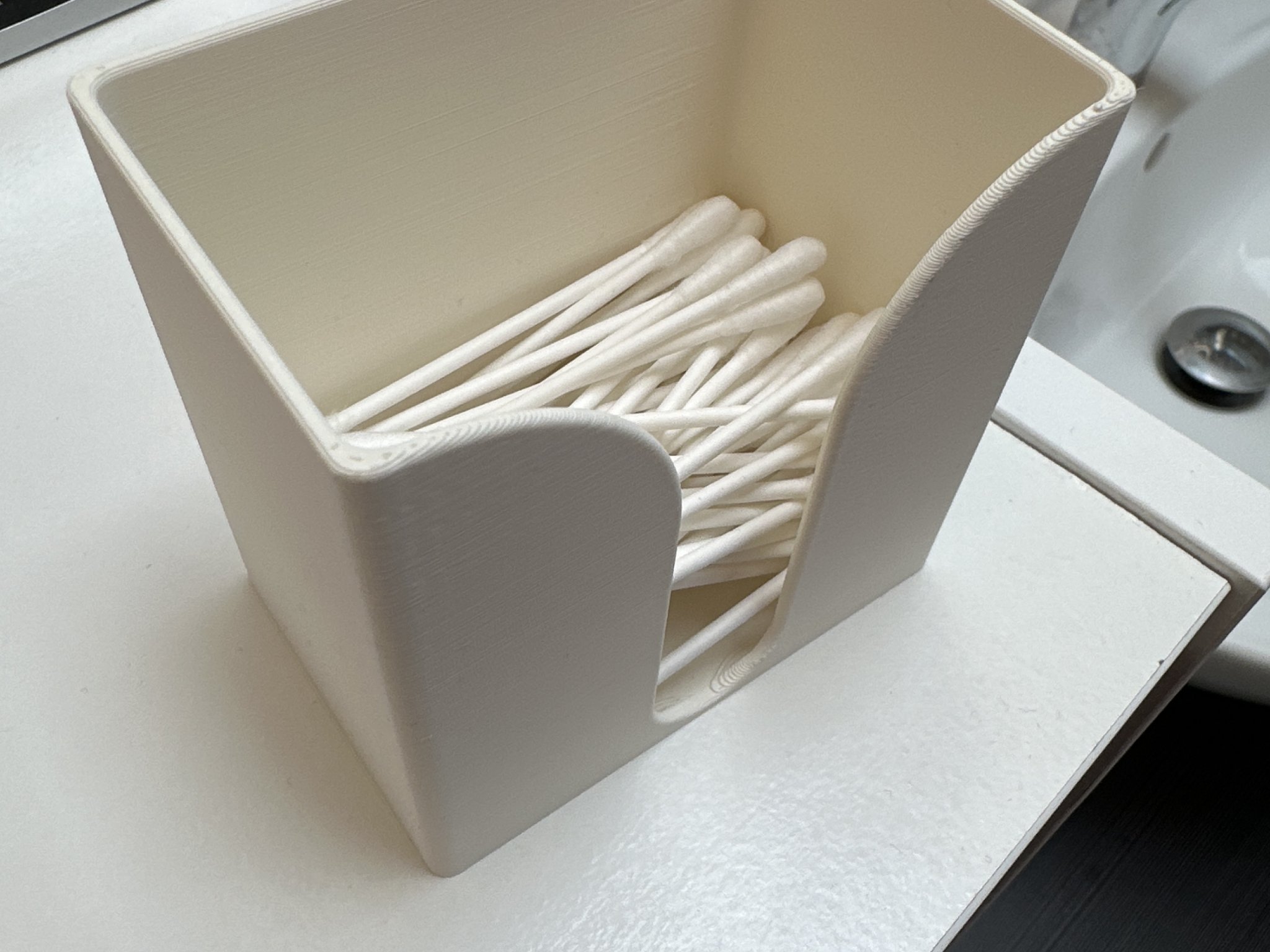 Giá đỡ và tổ chức bông tăm Q-Tip sang trọng