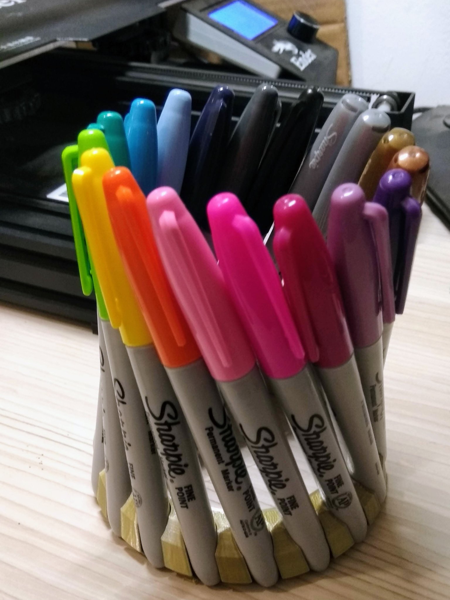 Giá đỡ bút Sharpie kiểu vương miện sang trọng