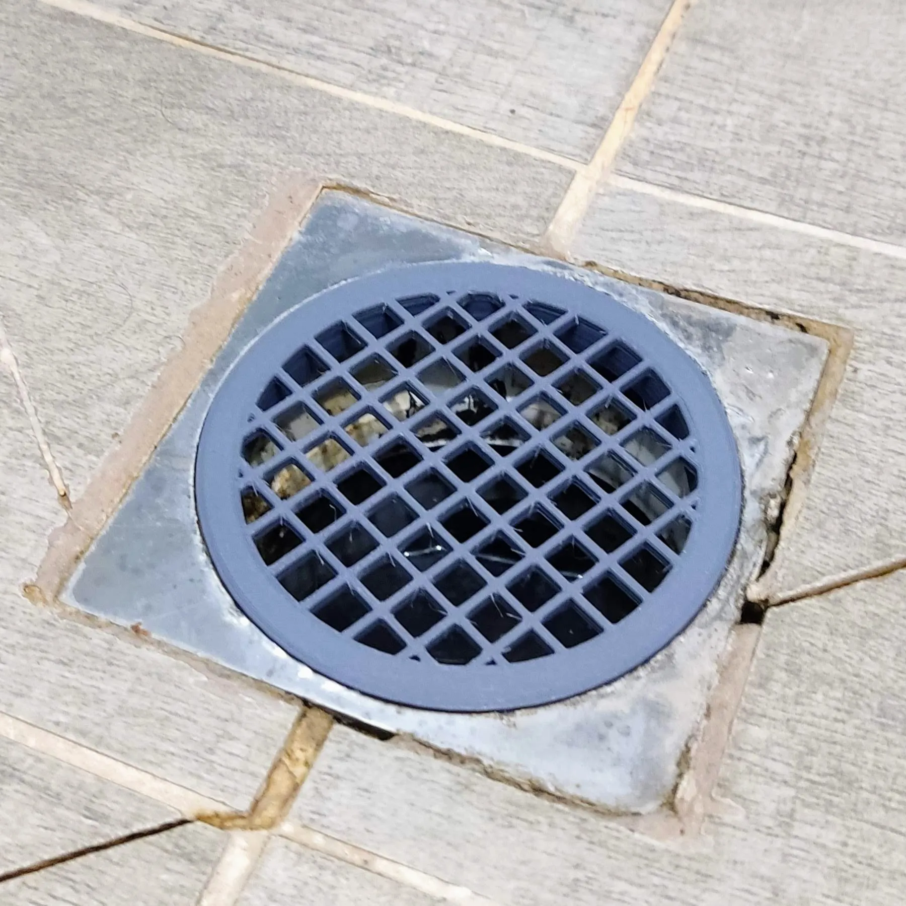 Nắp đậy cho cống thoát nước trong phòng tắm