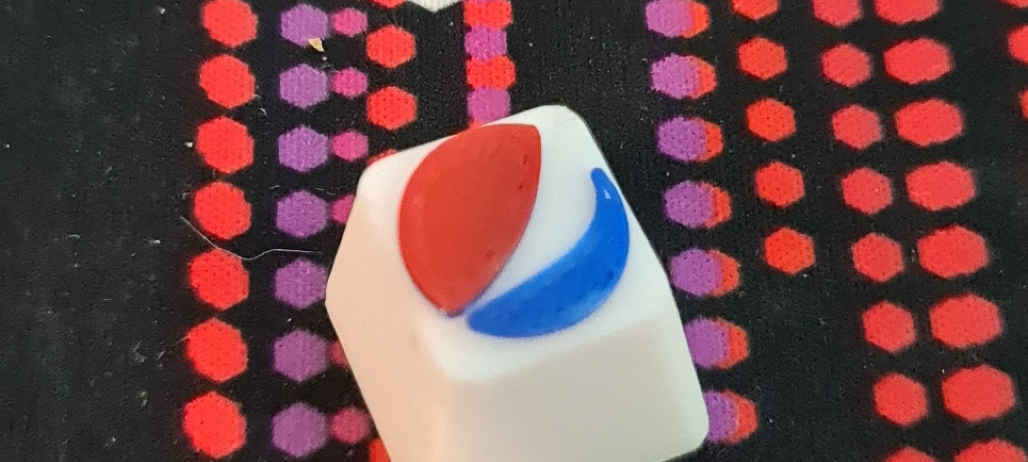 Núm phím Pepsi in màu Trắng, Xanh và Đỏ