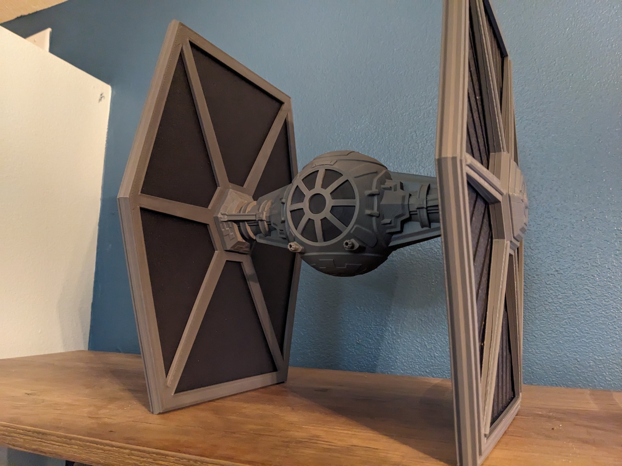 Mô hình TIE Fighter phóng to 250% của Rakoon Design