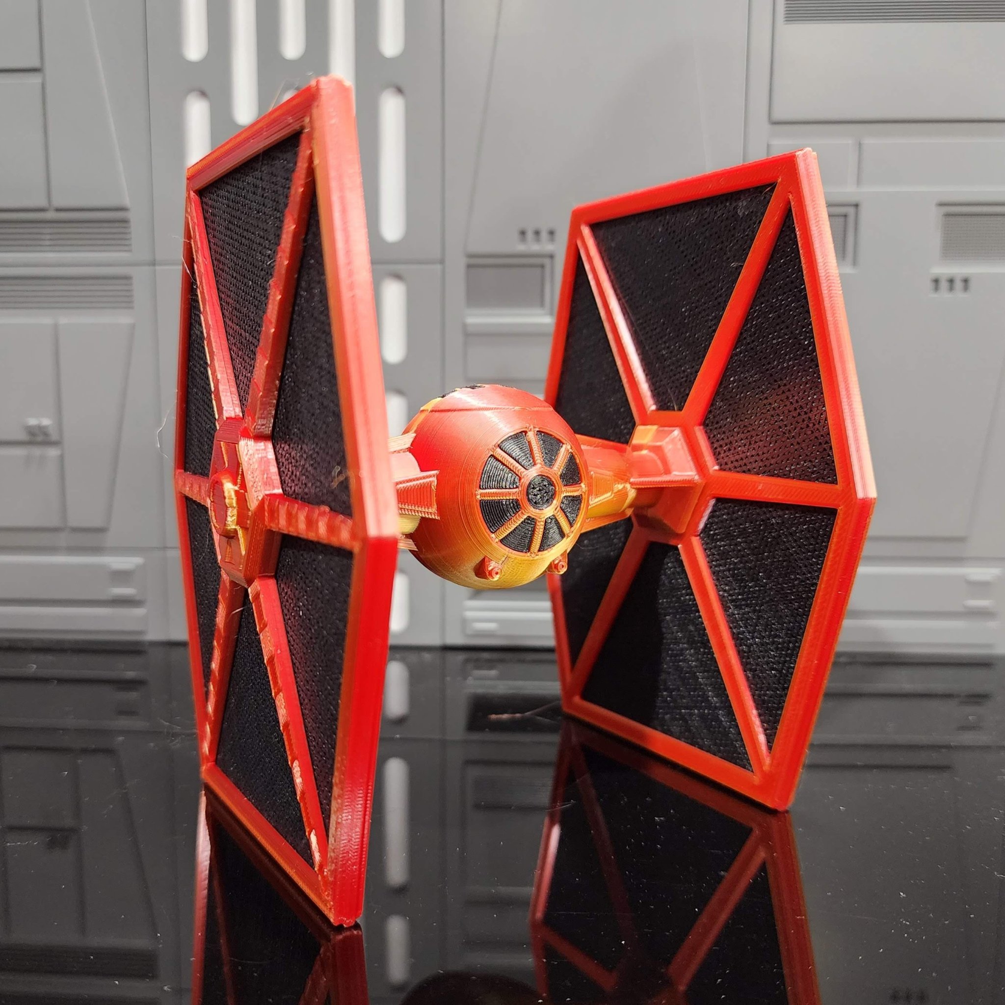 Mô hình Tie Fighter Star Wars in 3D cho người hâm mộ