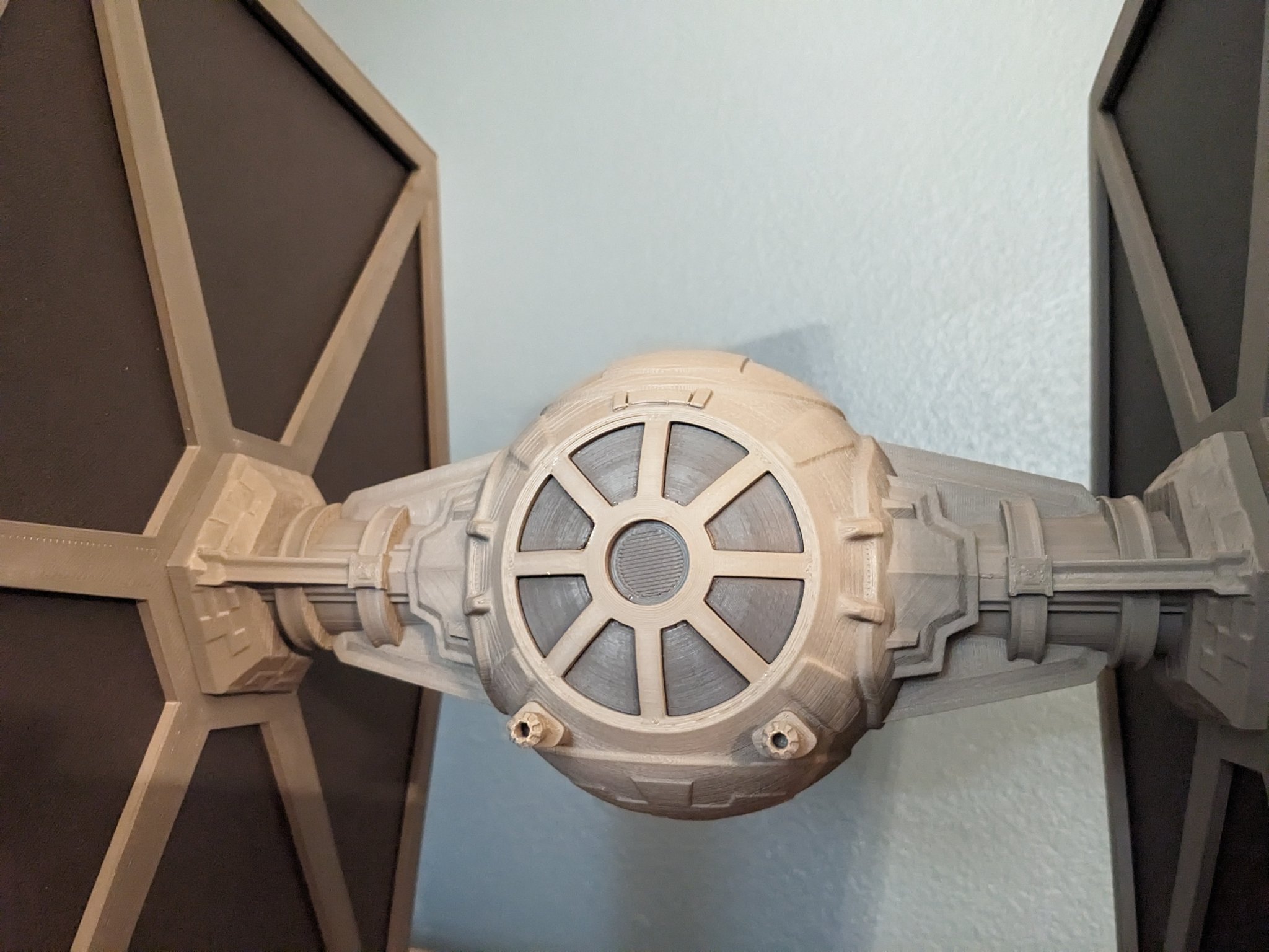 Mô hình TIE Fighter phóng to 250% của Rakoon Design