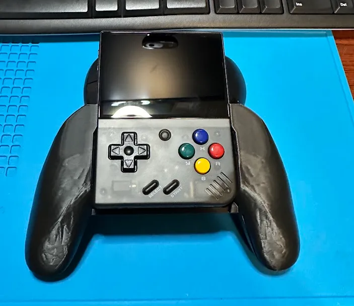 Cán cầm Miyoo Mini Plus Remix đơn giản