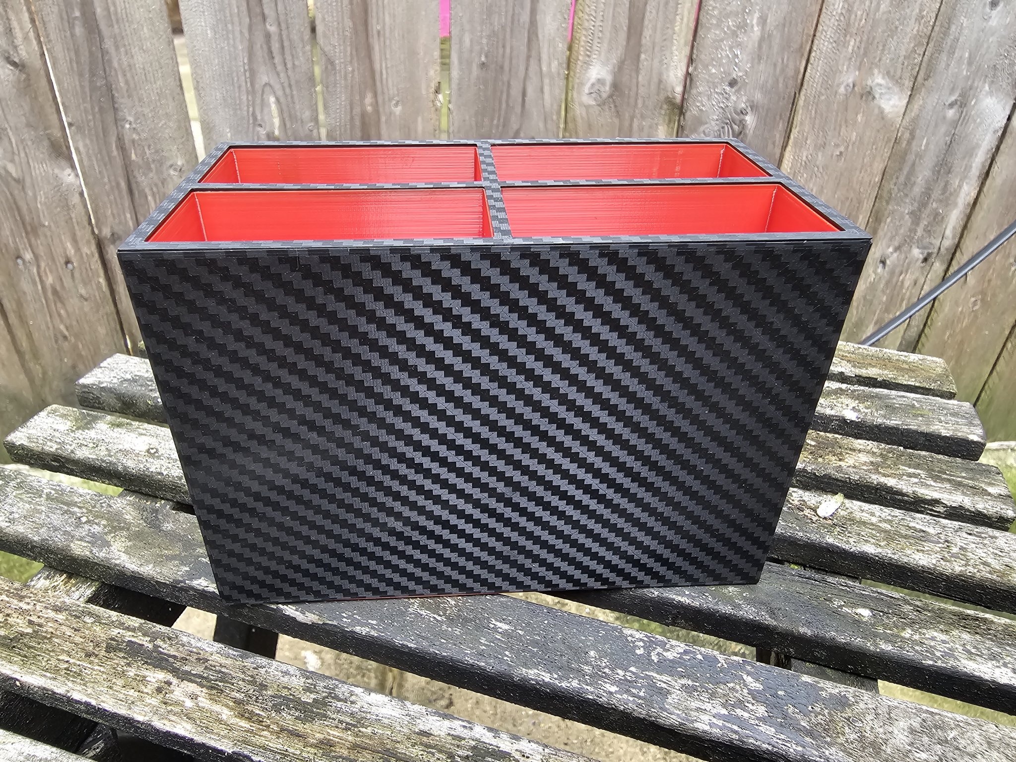 Giá đỡ bút chì laminate với thiết kế độc đáo