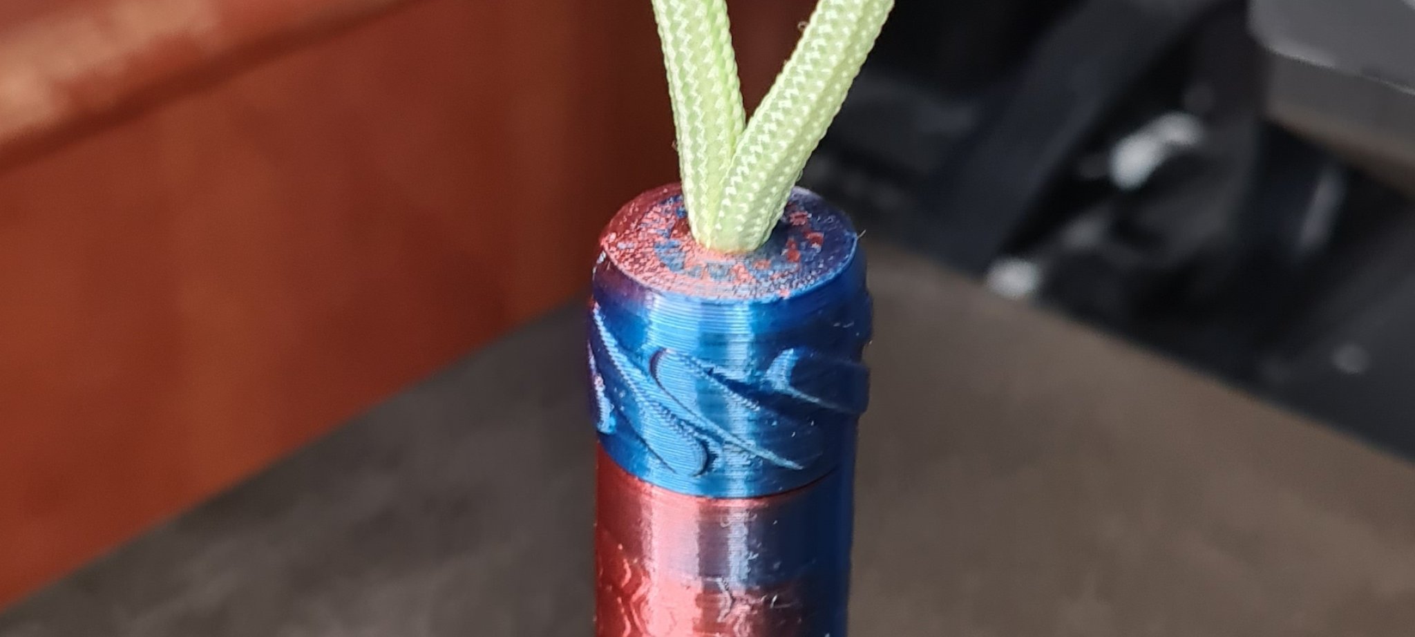 Bình chứa hình trụ có ren EDC đeo cổ