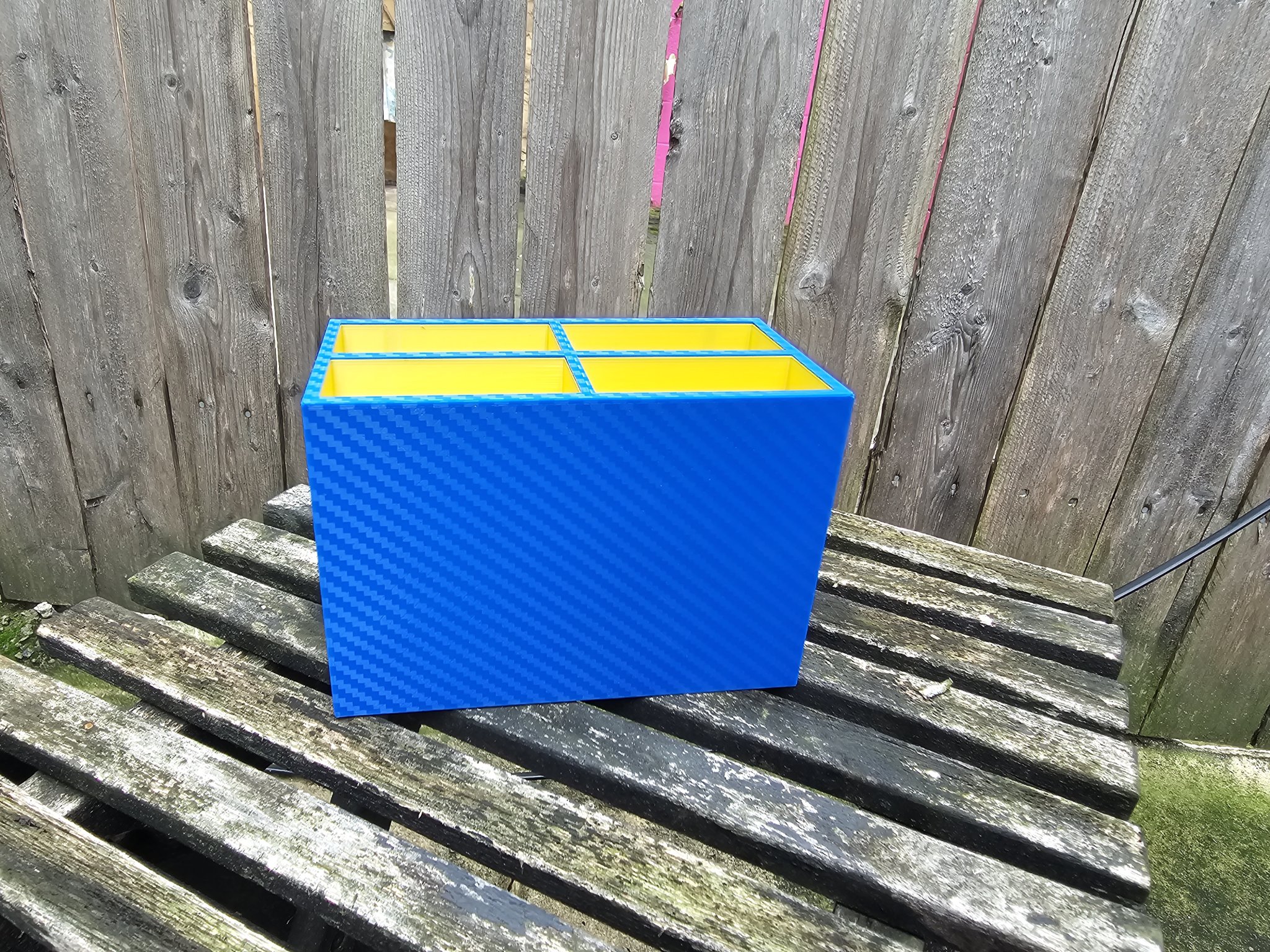 Giá đỡ bút chì laminate với thiết kế độc đáo