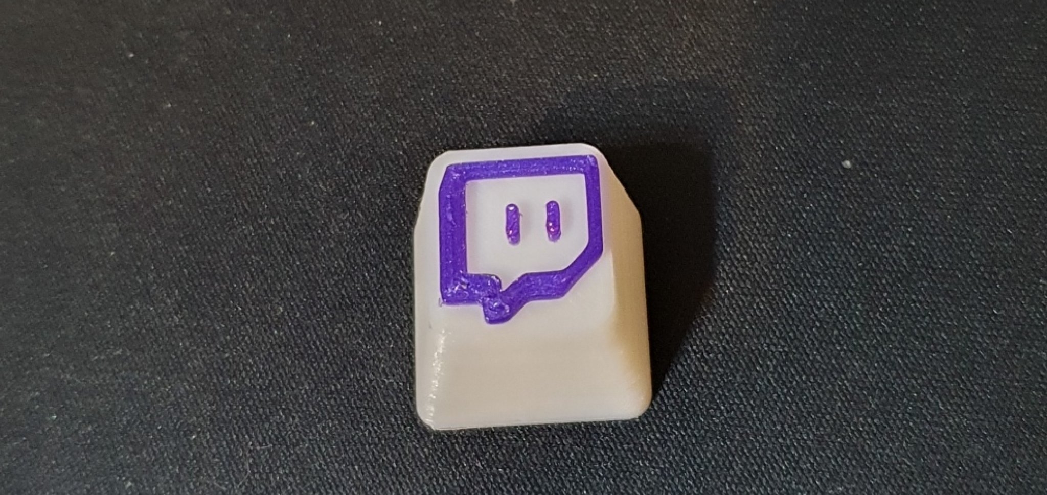 Núm phím Twitch in màu trắng và tím