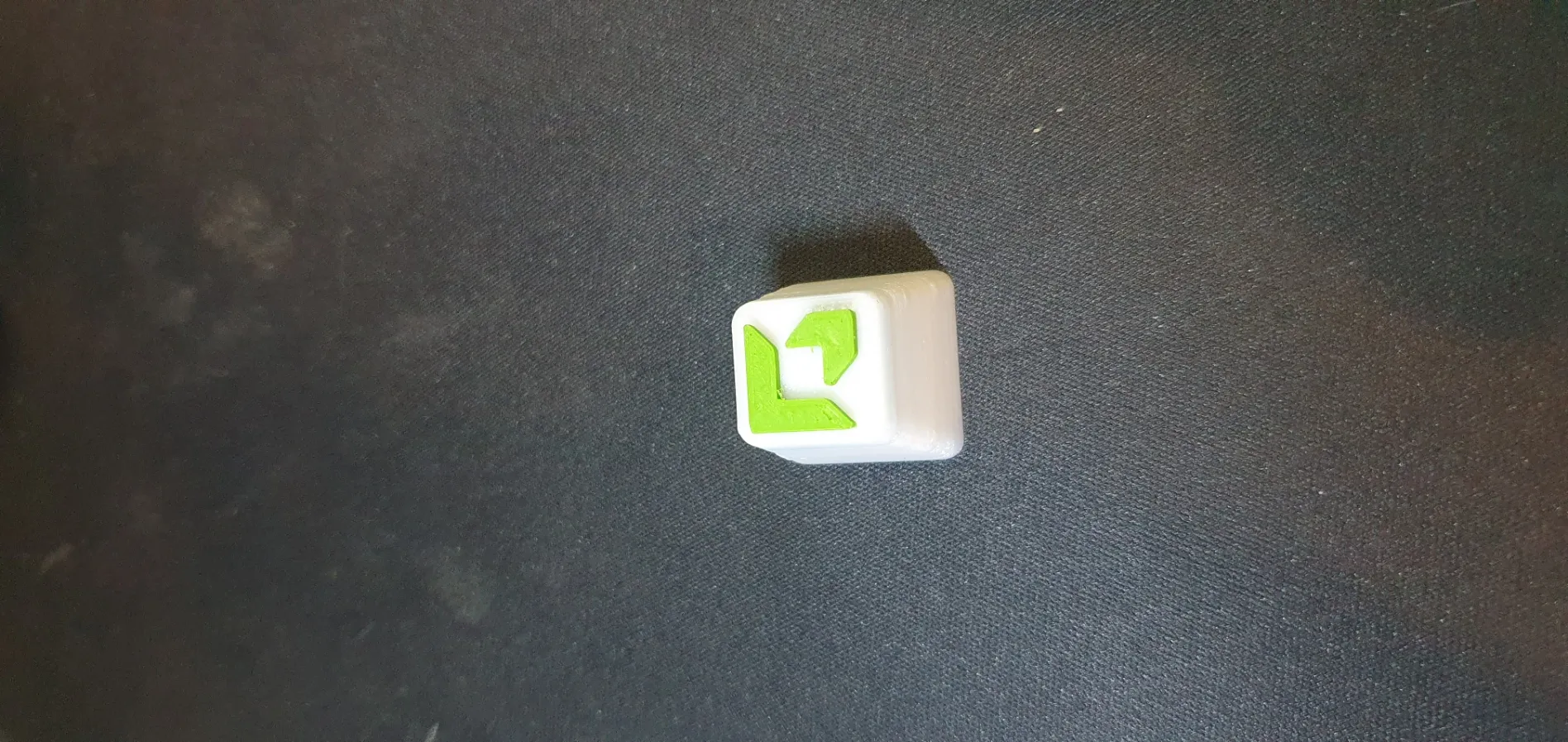 Núm phím AMD in màu Trắng và Xanh