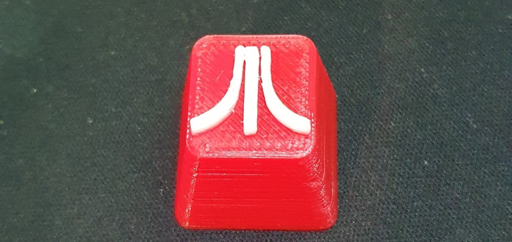 Núm phím Atari in màu Đỏ và Trắng