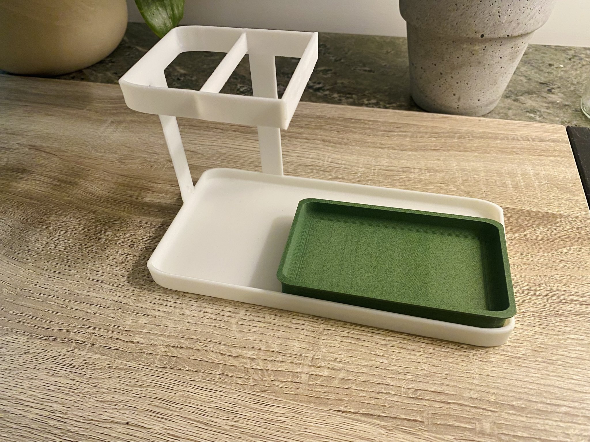 Giá đỡ bàn làm việc tối giản với khay riêng biệt