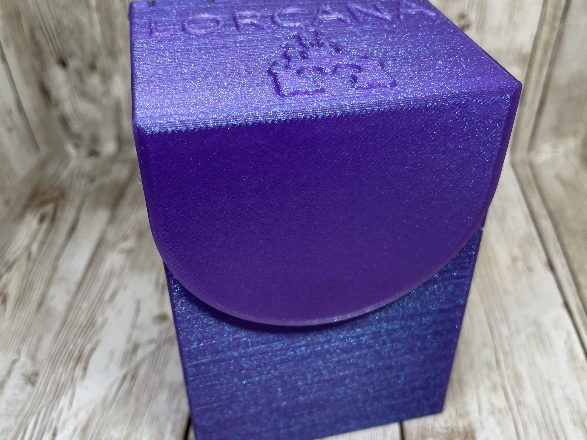 Hộp đựng bài Lorcana có bản lề và nam châm