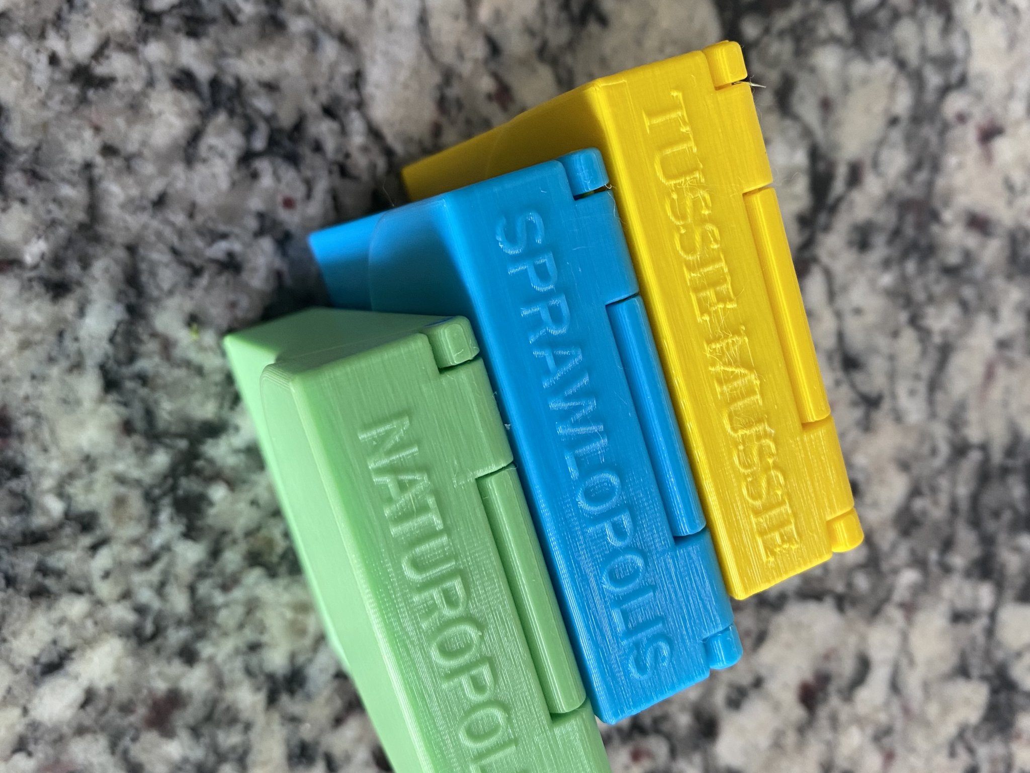 Hộp bài có bản lề - Button Shy, MTG