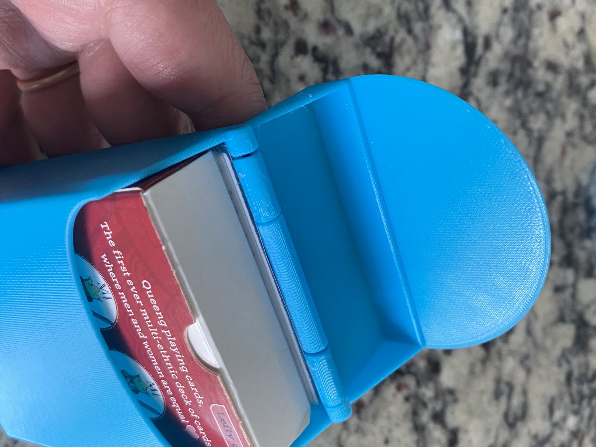 Hộp bài có bản lề - Button Shy, MTG