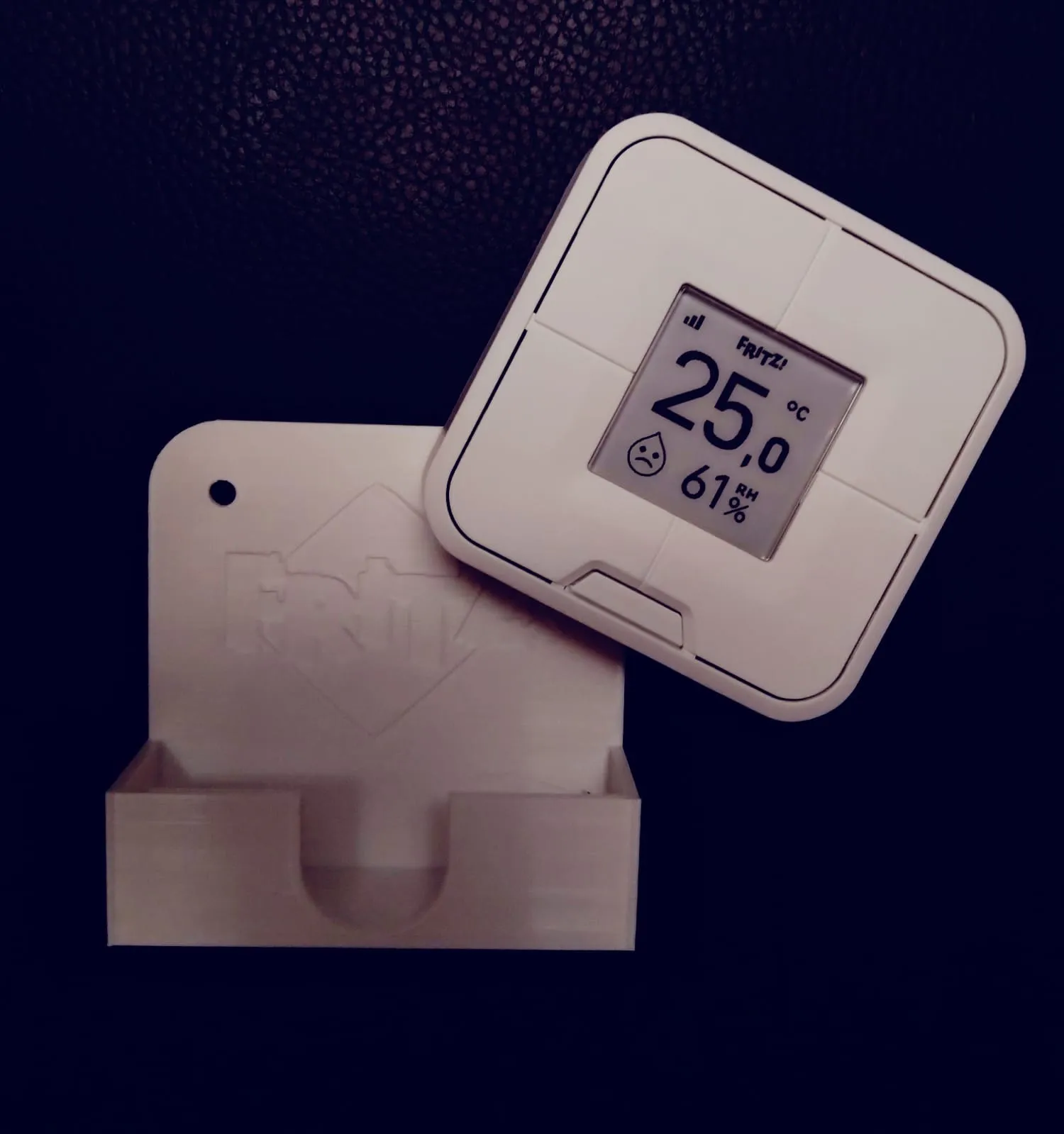 Giá đỡ treo tường cho công tắc FRITZ!DECT 440