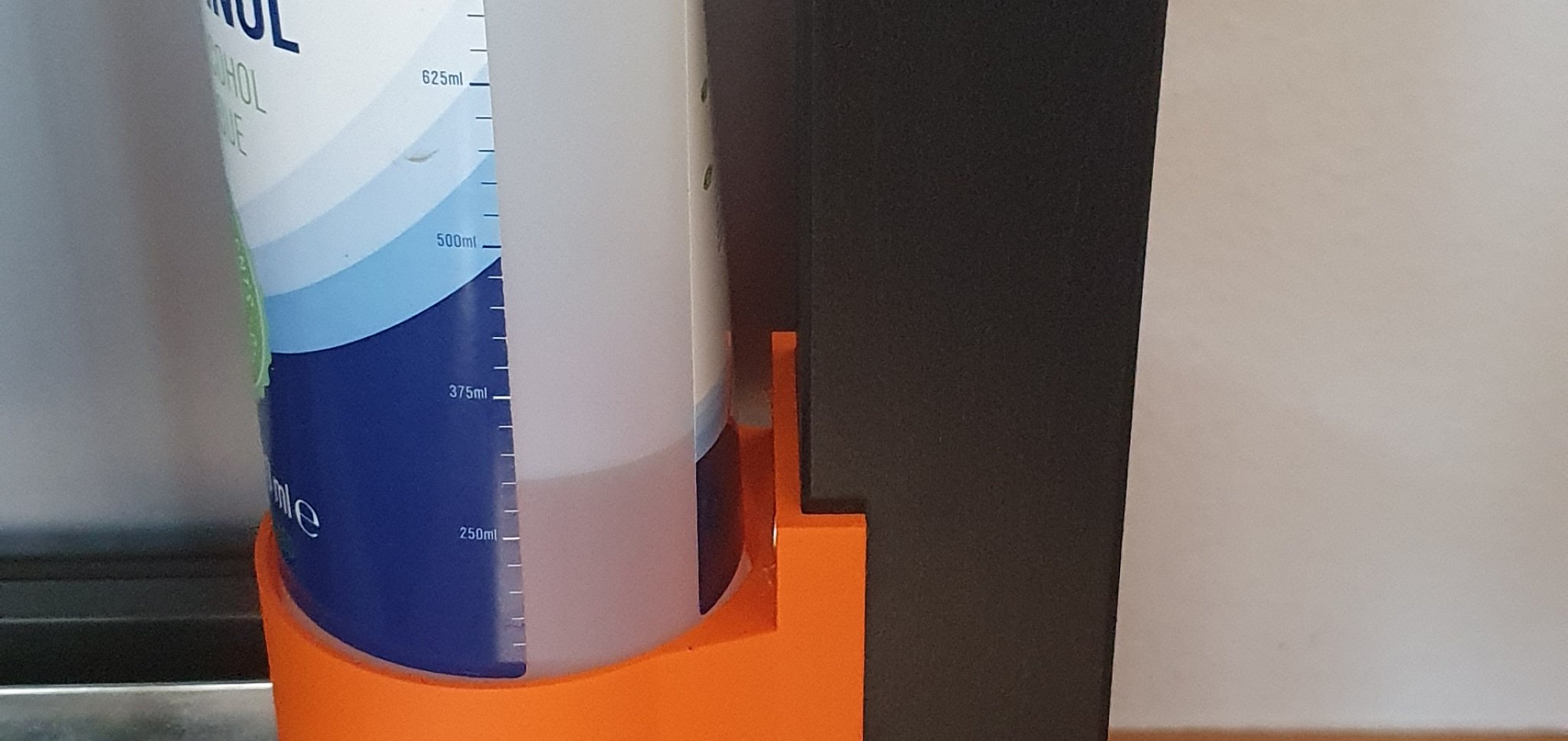 Giá đỡ chai cho bàn IKEA LACK gắn chân