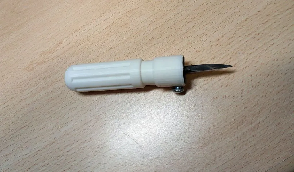 Raschietto - Dụng cụ cạo gỗ với lưỡi từ mũi khoan tái chế