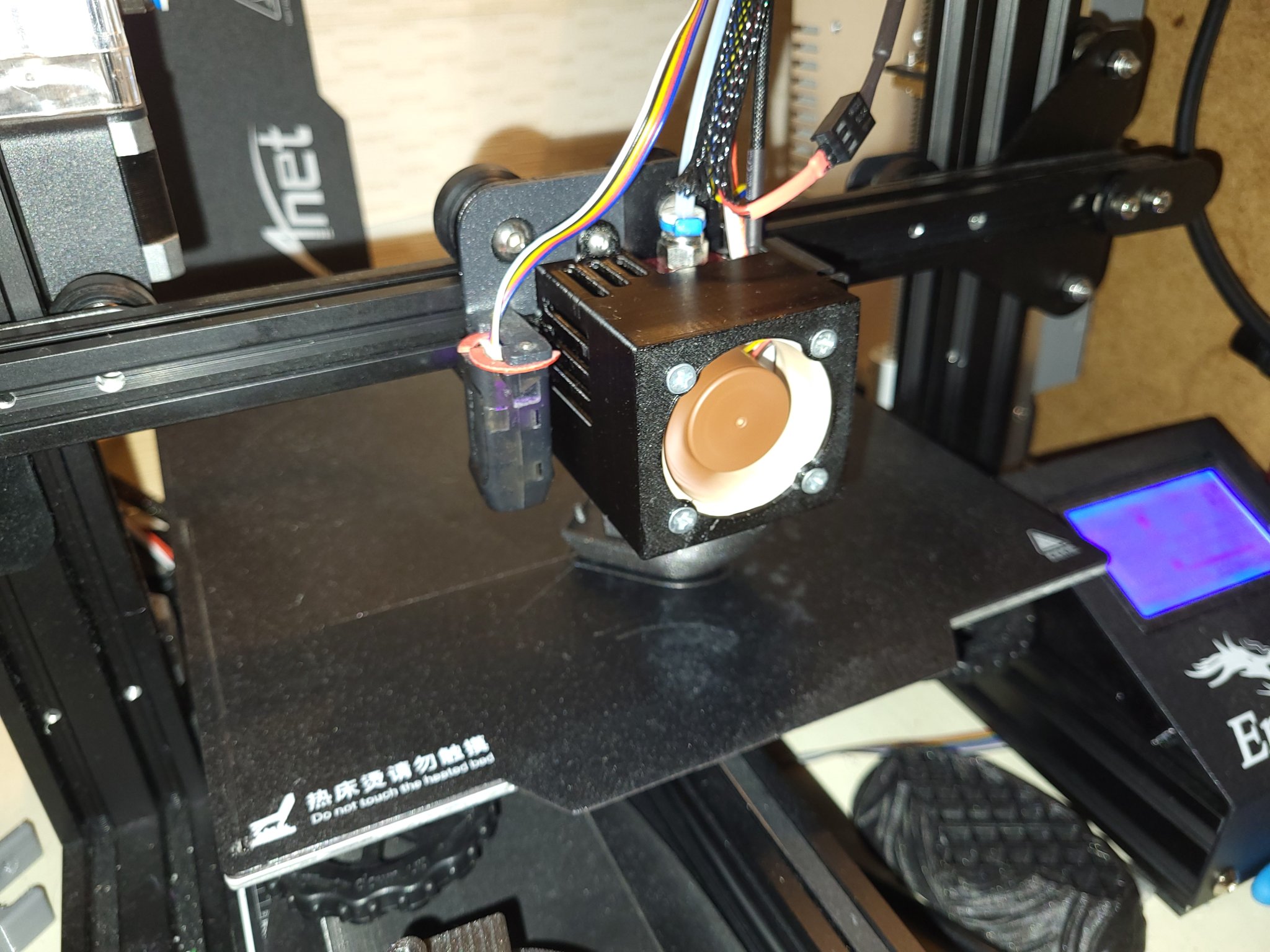 Giá đỡ quạt 4020 cho Ender 3 với 4 lỗ thông gió bổ sung