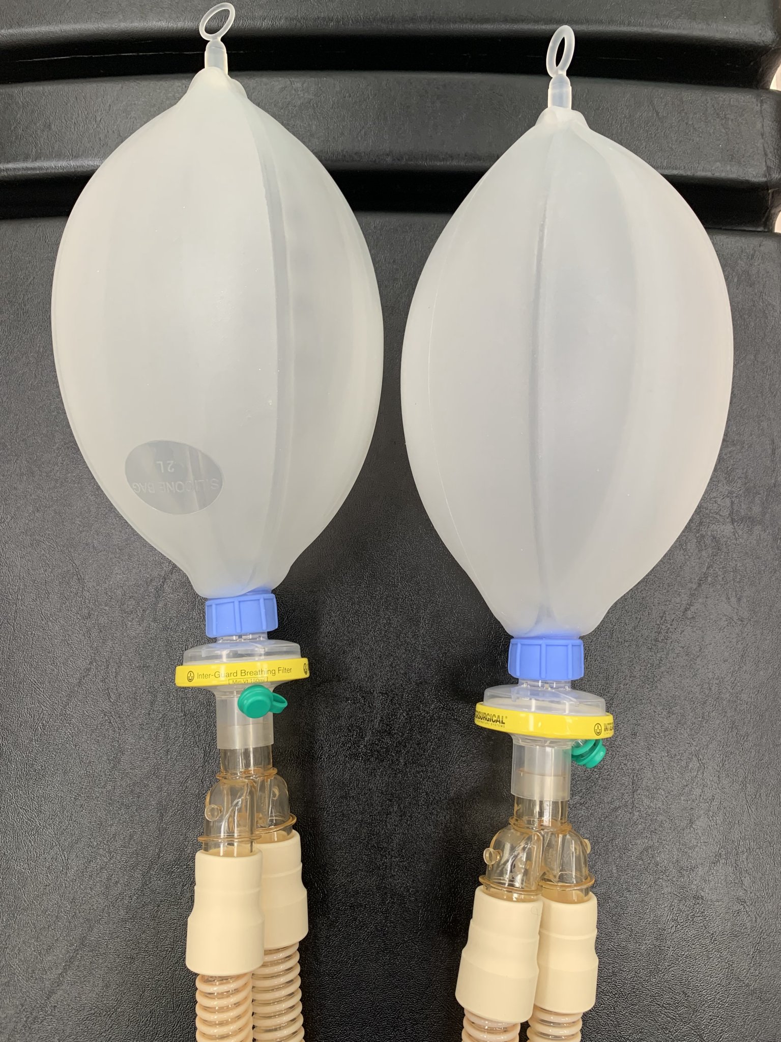 Thiết bị chia mạch và hạn chế lưu lượng cho thông gió phổi...