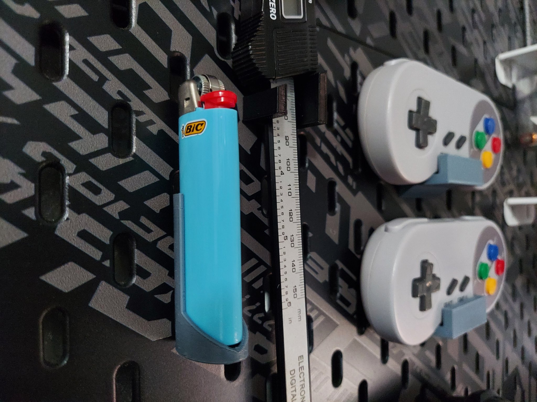 Giá đỡ BIC Lighter cho bảng treo SKÅDIS của IKEA