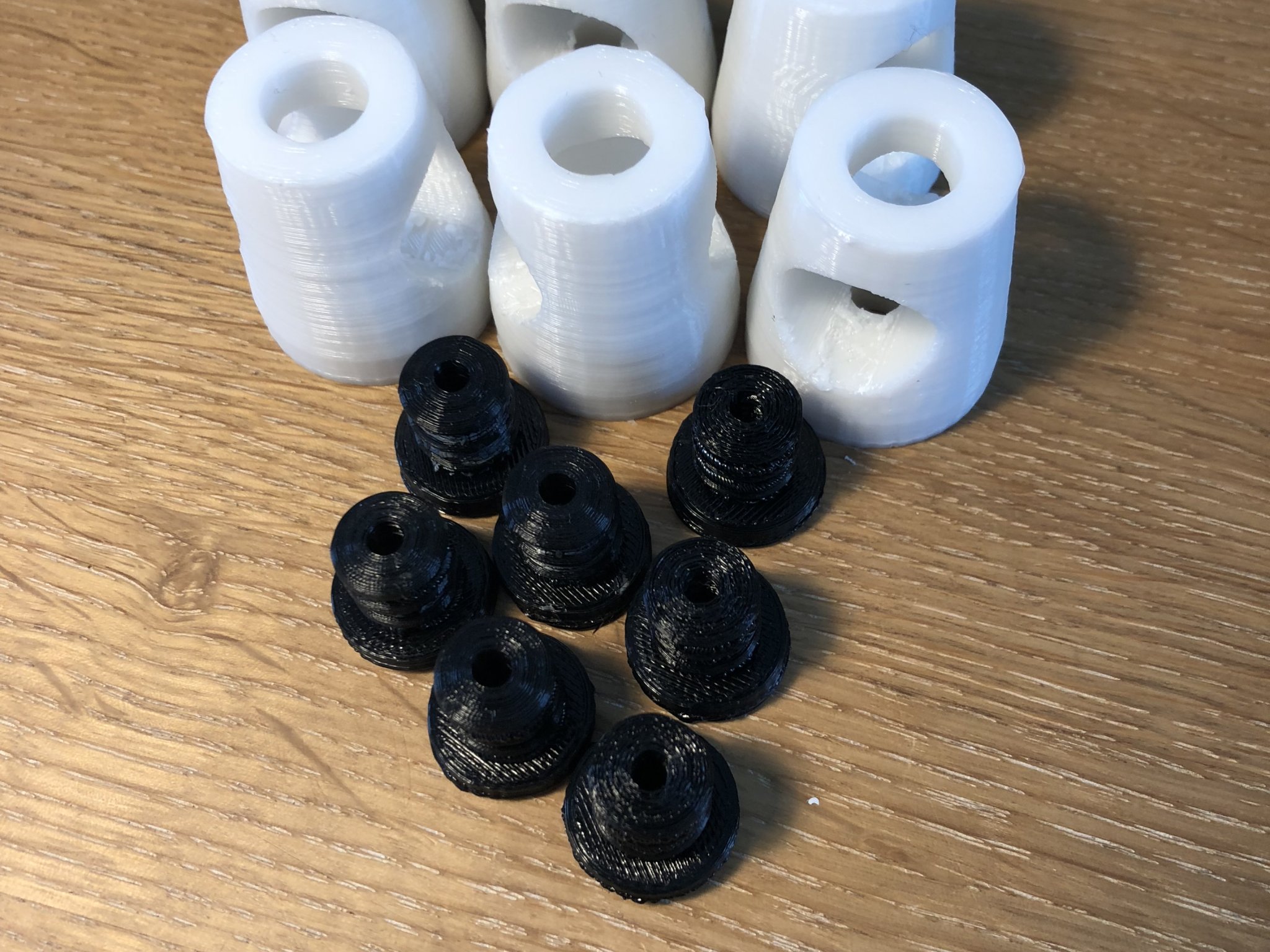 Thay thế giá đỡ chân ghế đẩu bị hỏng