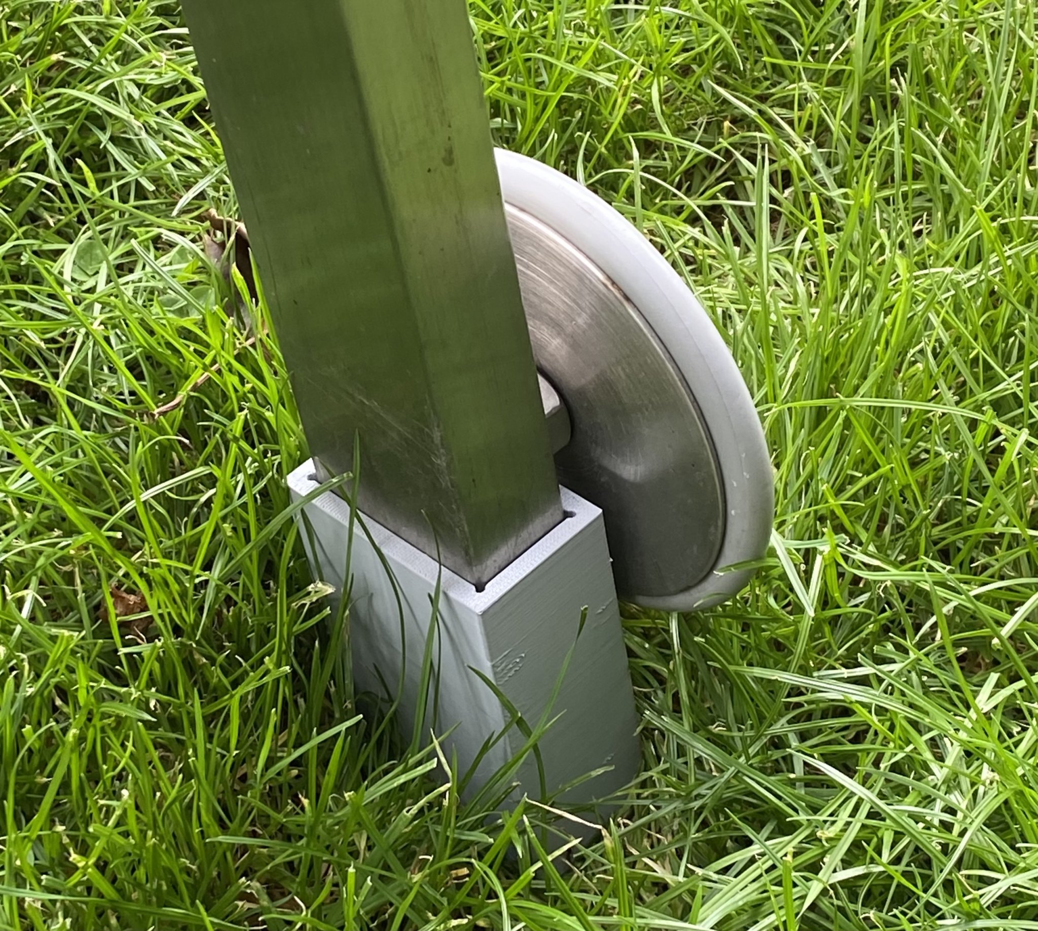 Nắp chân nâng giường tắm nắng Stern 5cm cho máy cắt cỏ