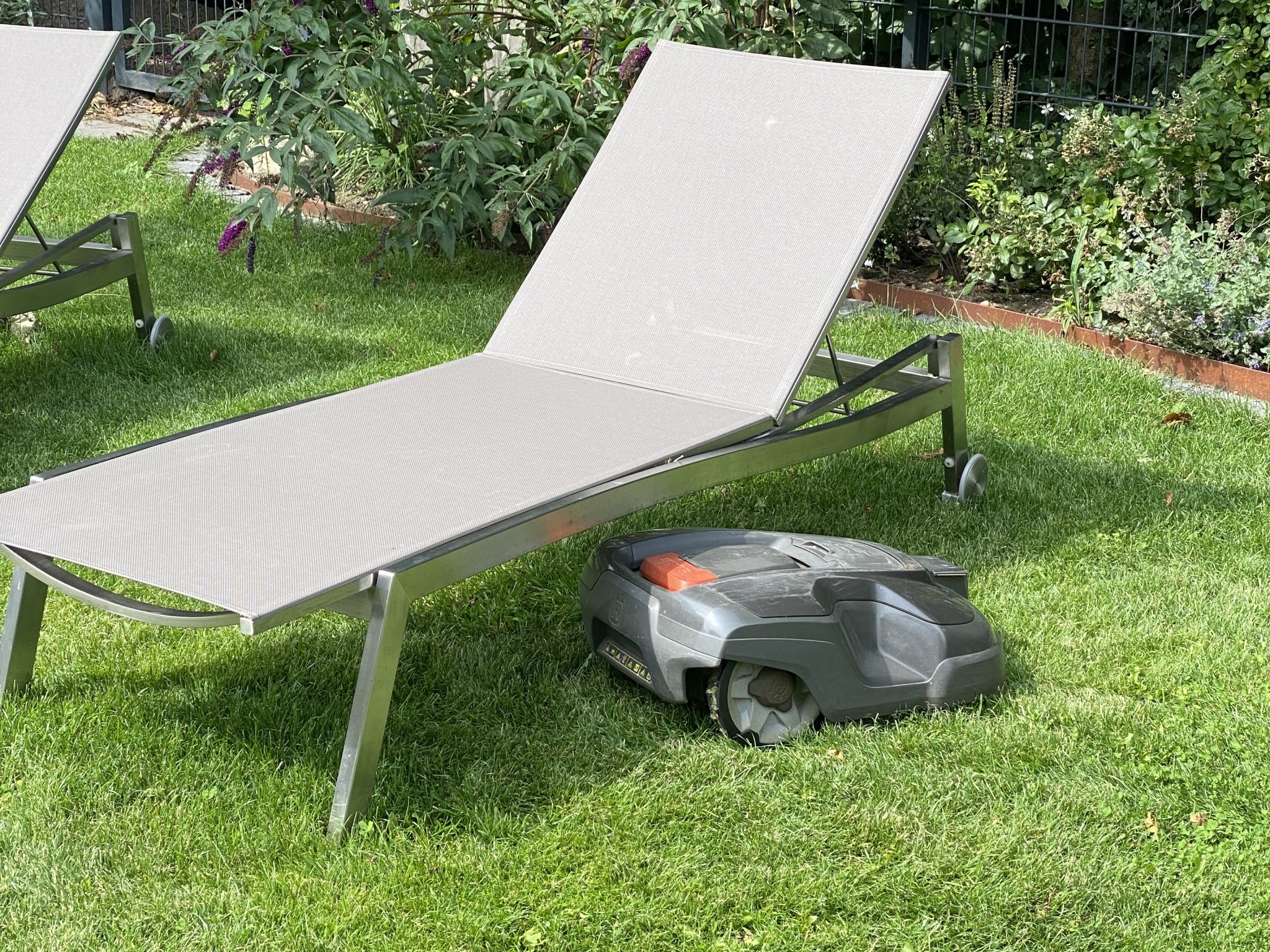 Nắp chân nâng giường tắm nắng Stern 5cm cho máy cắt cỏ