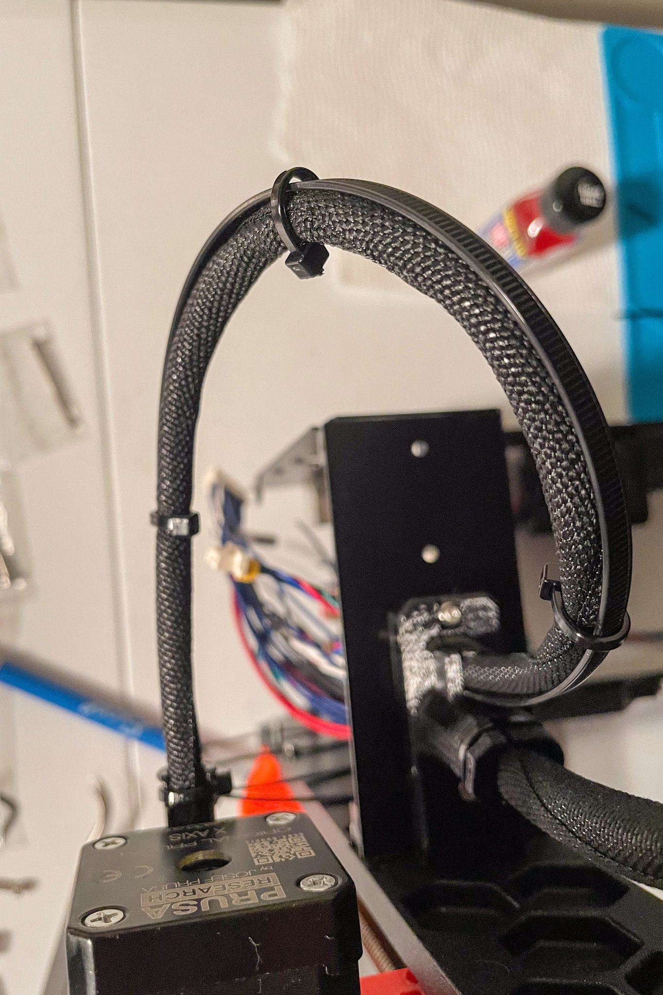 Hỗ trợ giảm căng cho trục X Prusa Mk4 với dây kéo