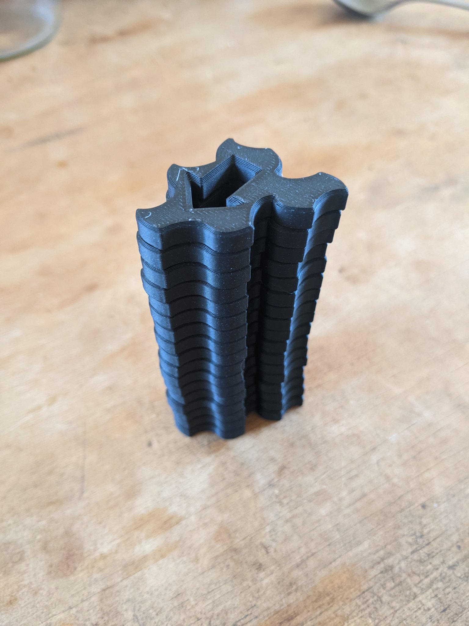 Hình dạng hình học Spectre Chiral Aperiodic Monotile