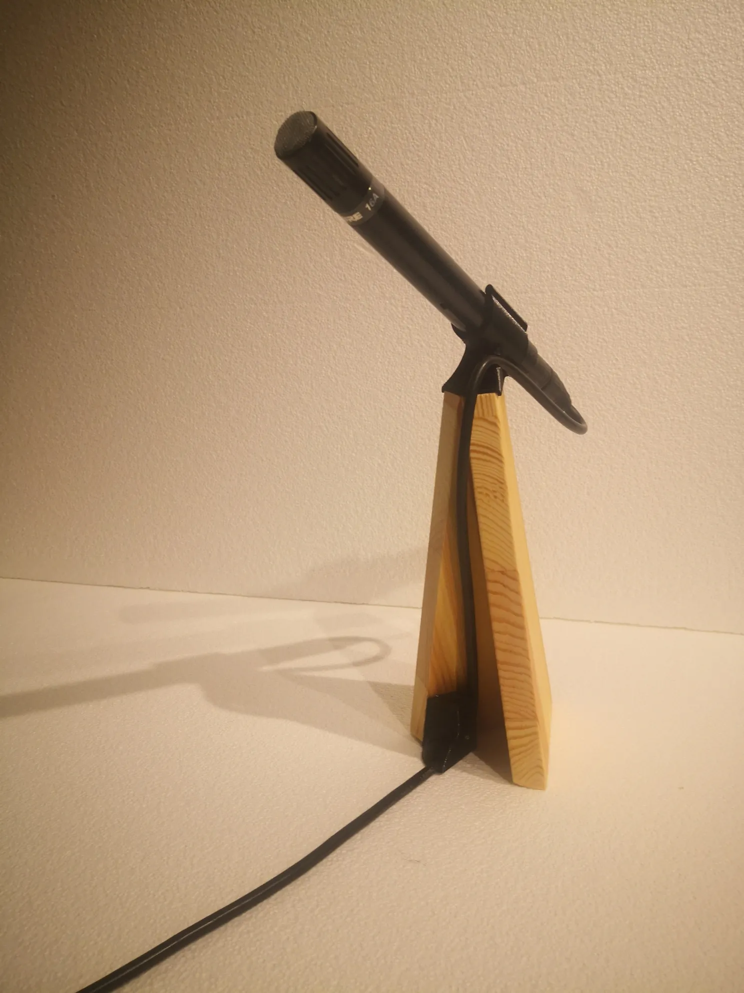 Giá đỡ micro cho bàn hội nghị kết hợp trang trí