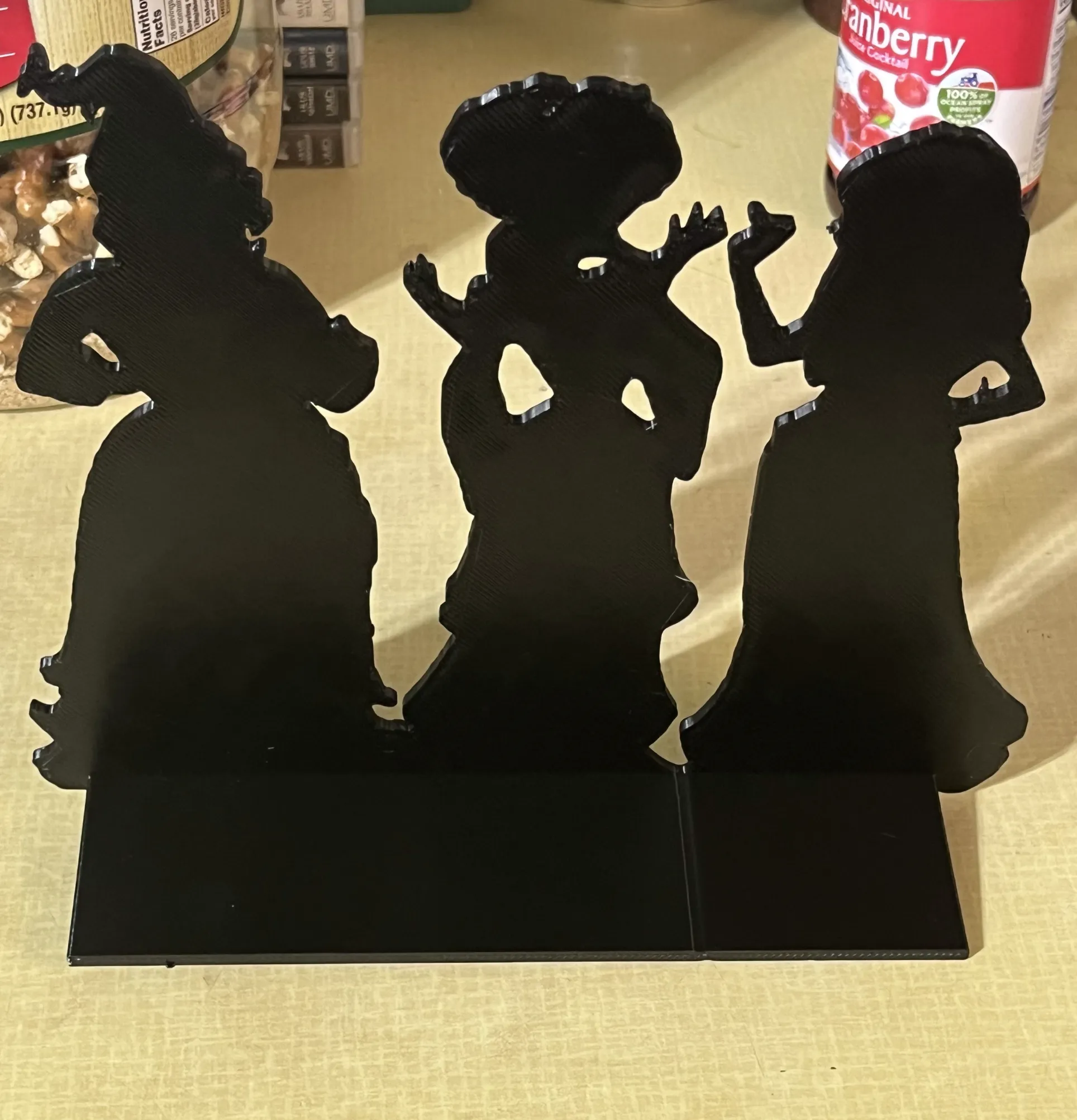 Silhouette của chị em nhà Sanderson trong Hocus Pocus