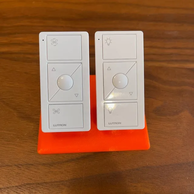 Giá đỡ điều khiển từ xa Lutron Caseta Pico đa năng