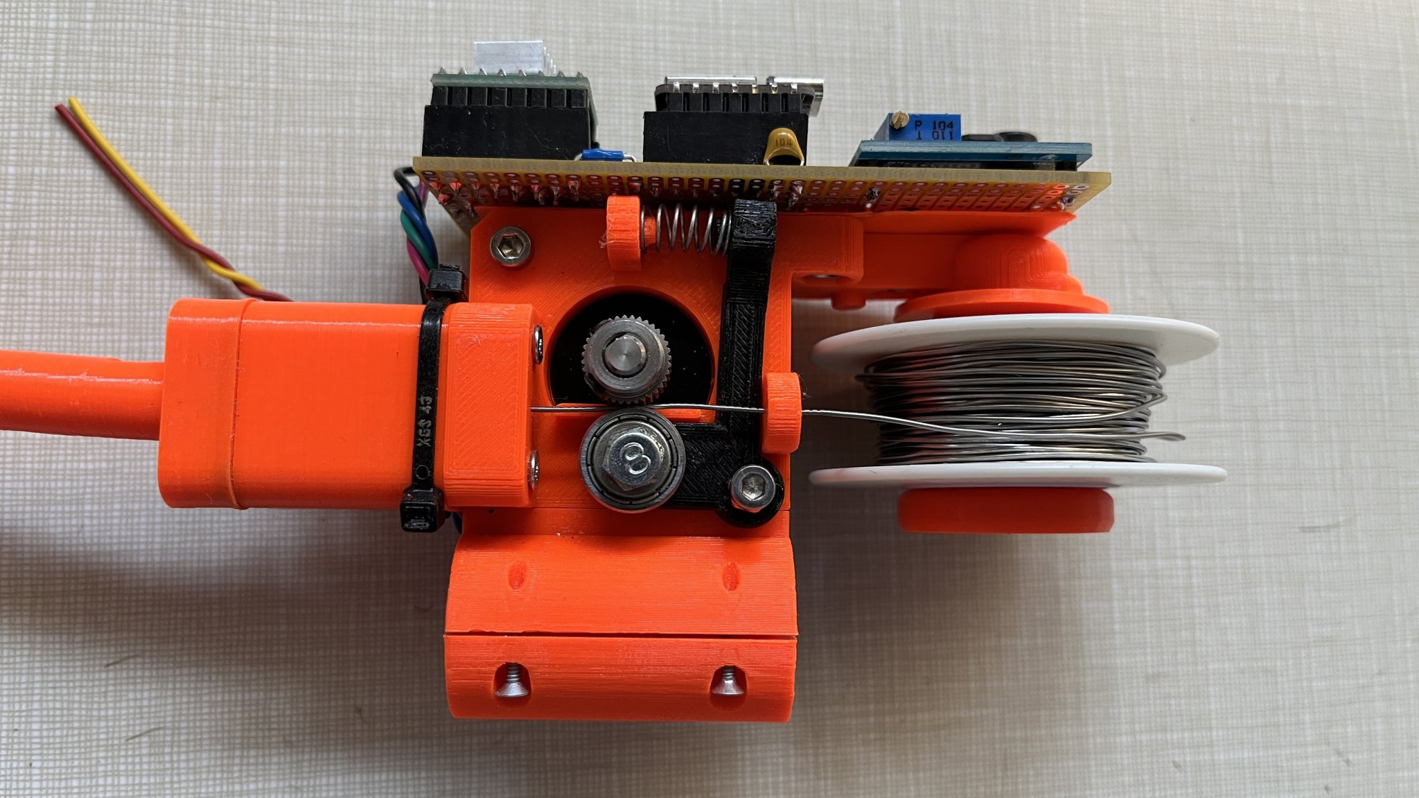 Máy cấp dây hàn tự động một tay