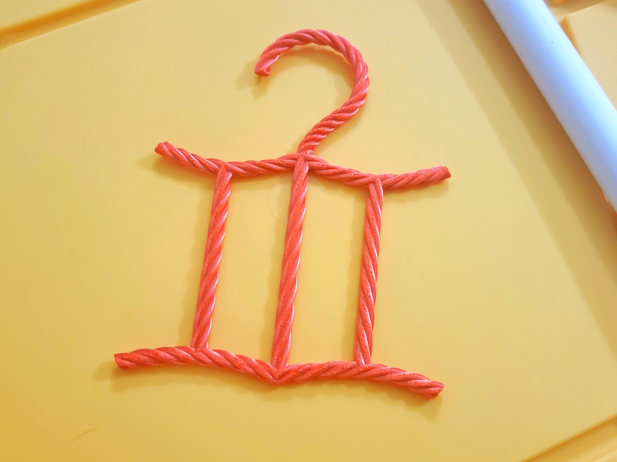 Giá treo dây thừng, dây và cáp tiện lợi