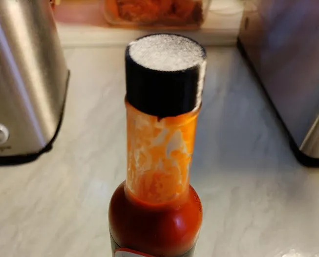 Nắp chai sốt ớt tùy chỉnh trong OpenSCAD