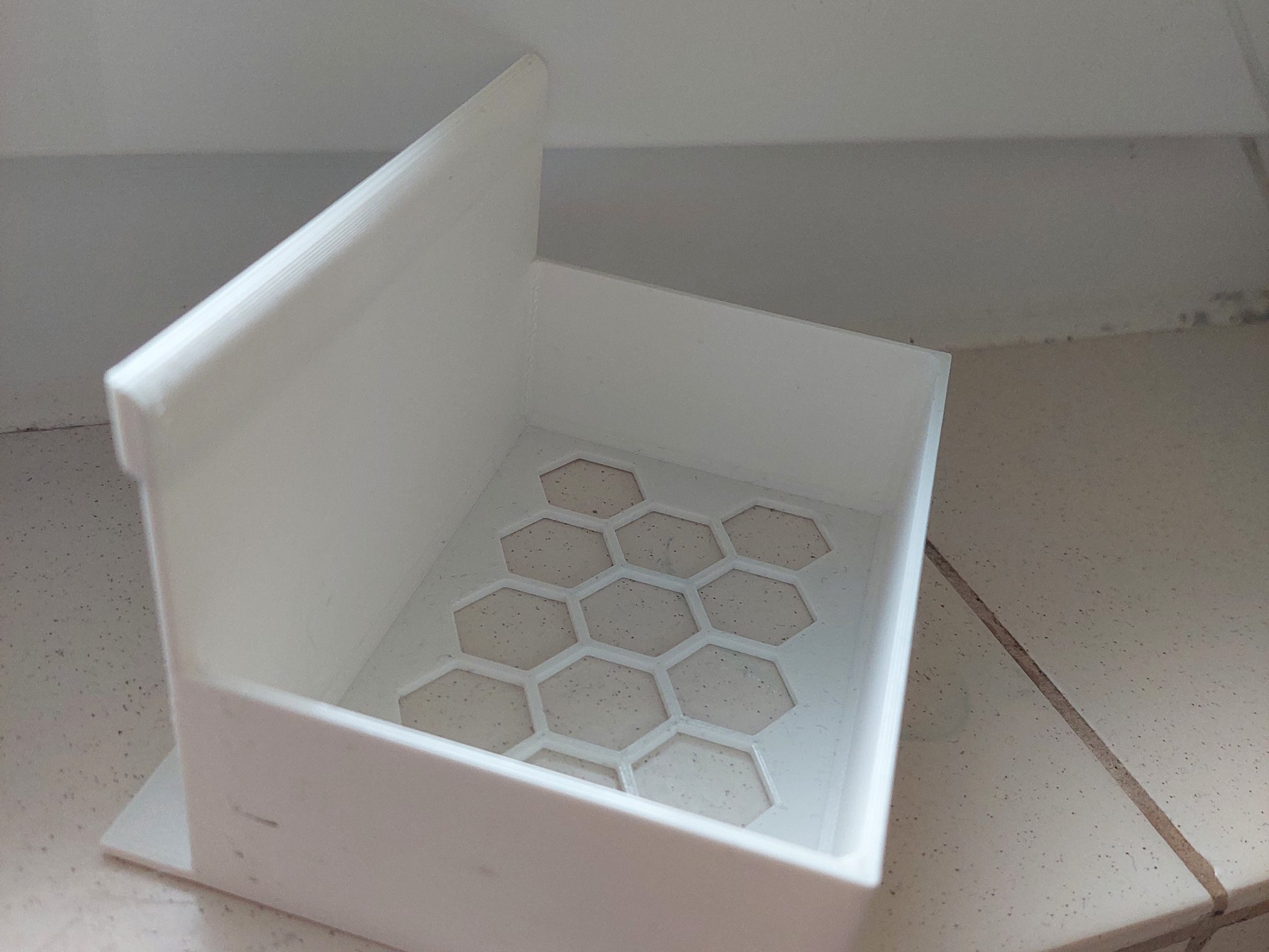 Giá đỡ nhỏ gắn cửa sổ cho phòng tắm