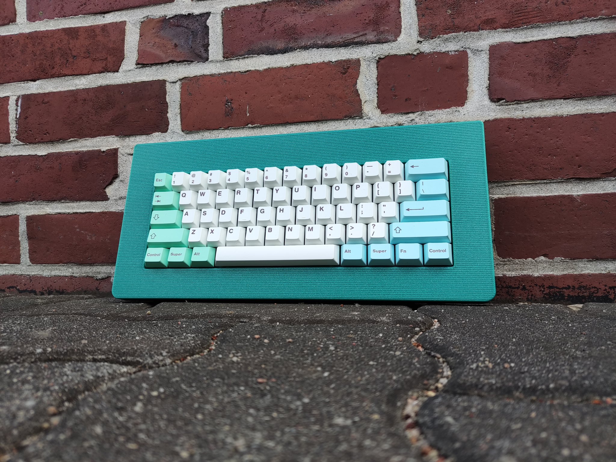 Vỏ bàn phím Chubby60 với thiết kế dày dạn 60%