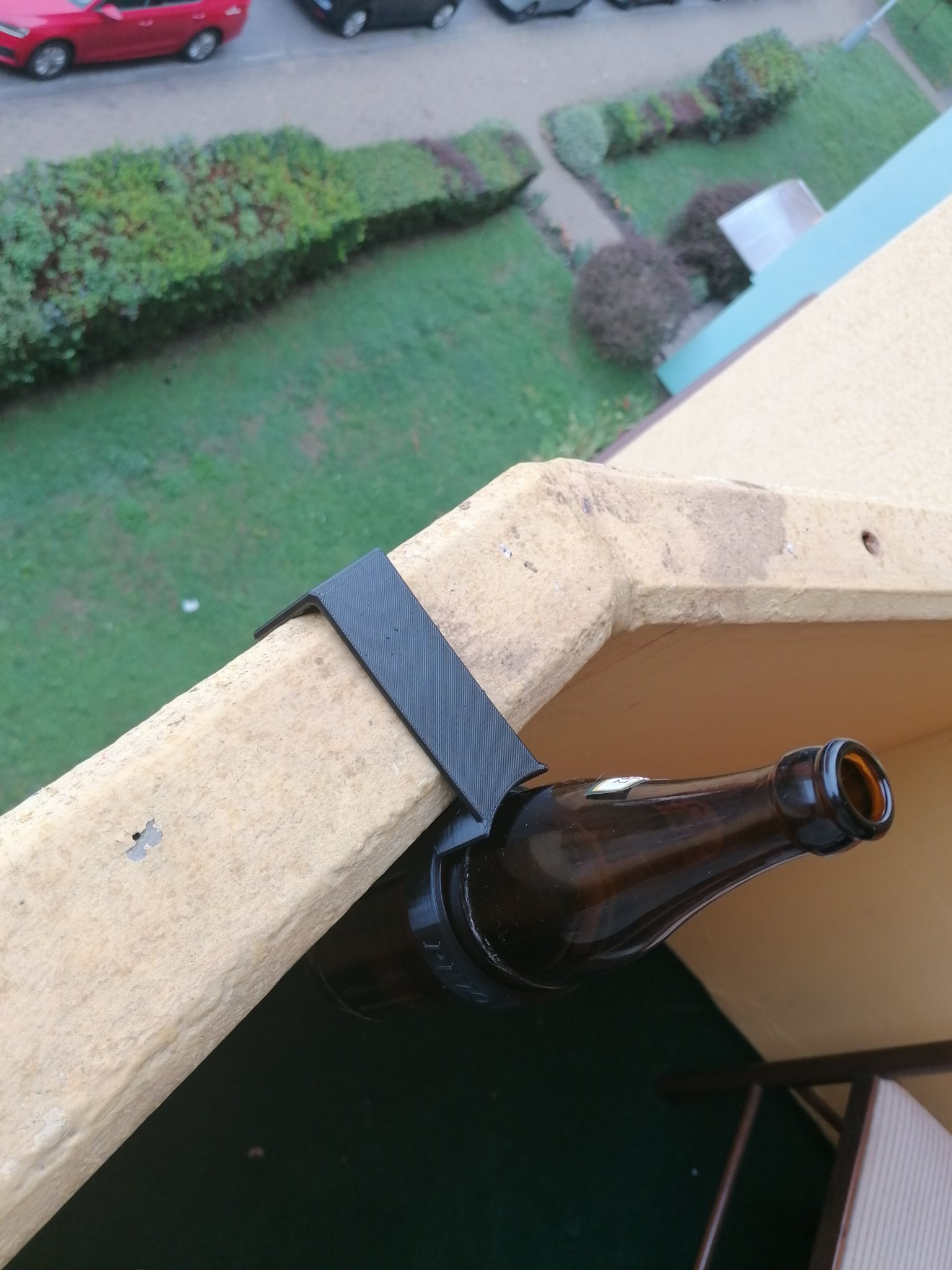 Giá đỡ bia treo cho ban công bê tông