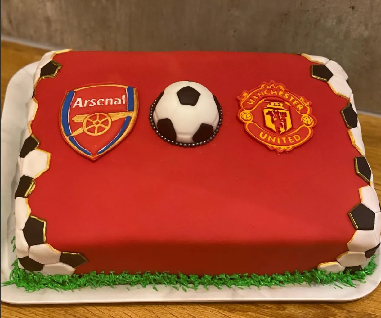 Công cụ cắt bánh quy hình logo Manchester United