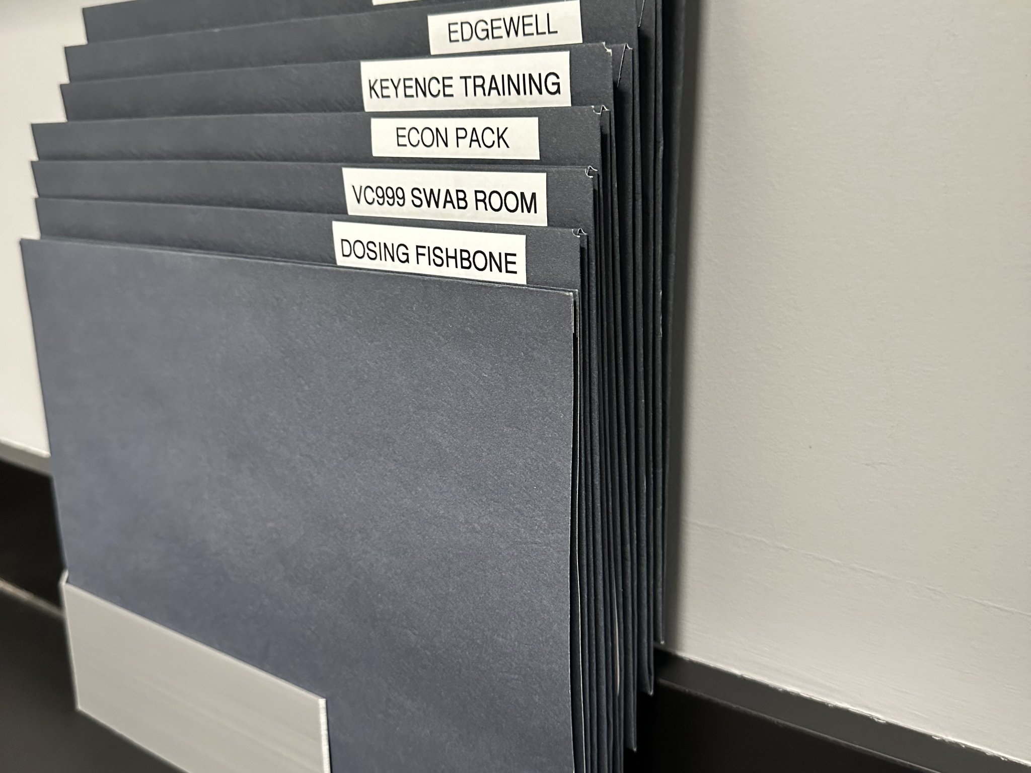 Giá đỡ tài liệu với 8 ngăn phân chia cho văn phòng