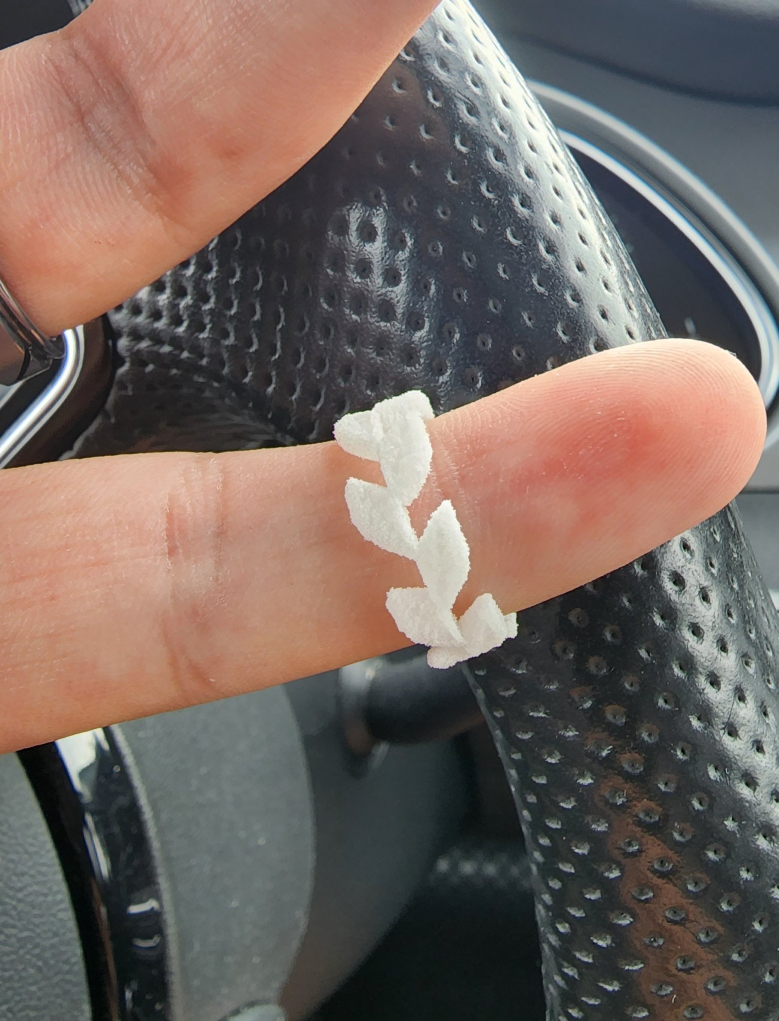 Nhẫn lá độc đáo cho phong cách thời trang