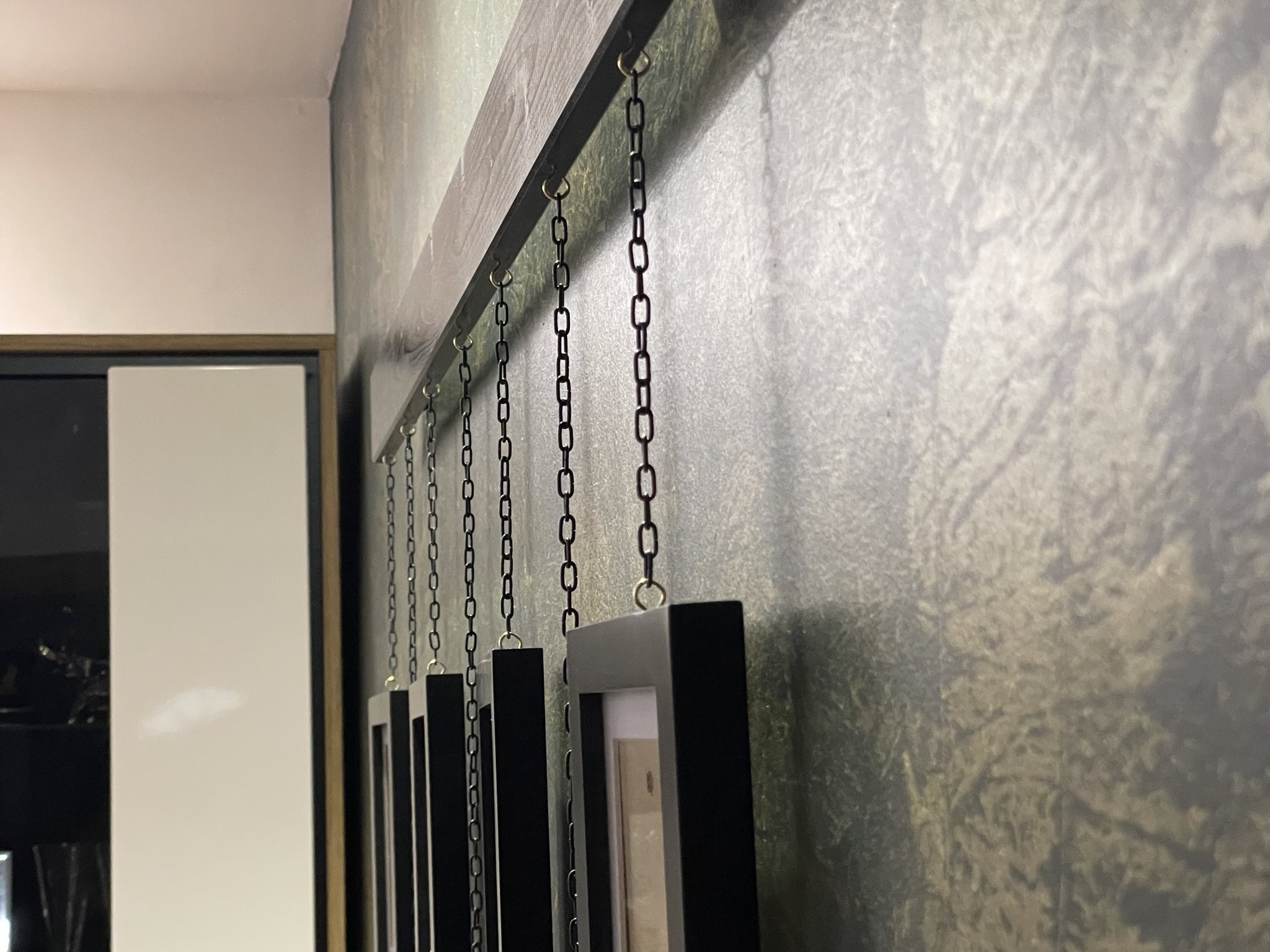 Giá đỡ treo tường cho khung ảnh và đồ trang trí nặng