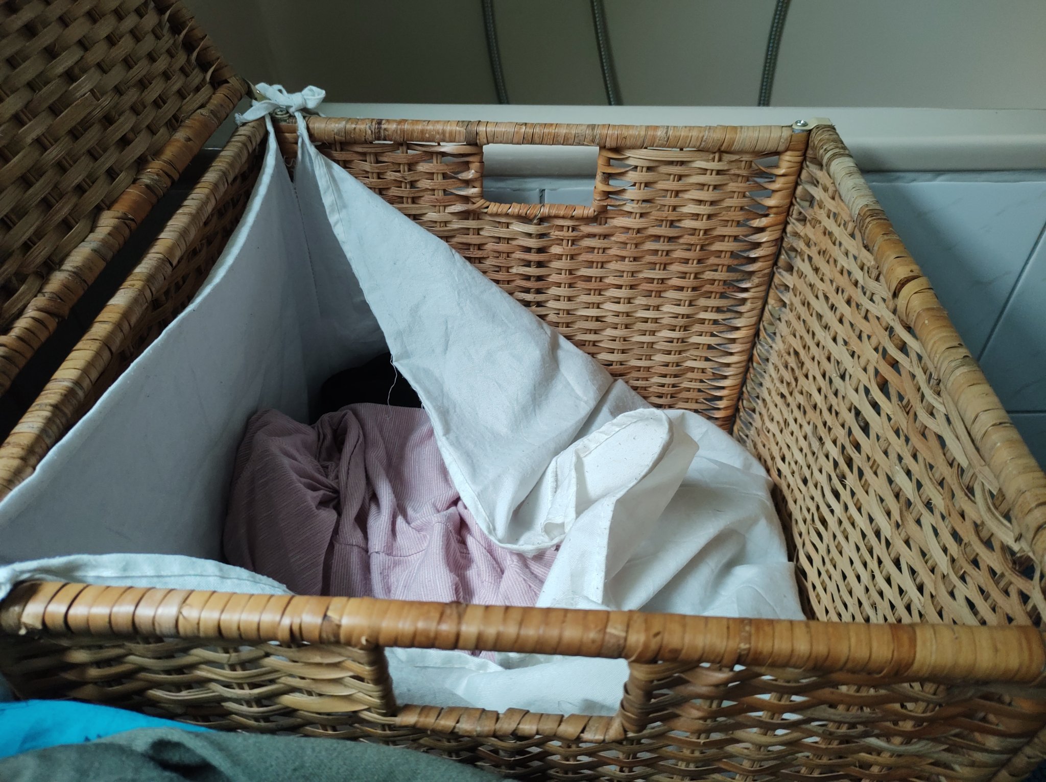 Móc góc cho giỏ giặt IKEA Branäs