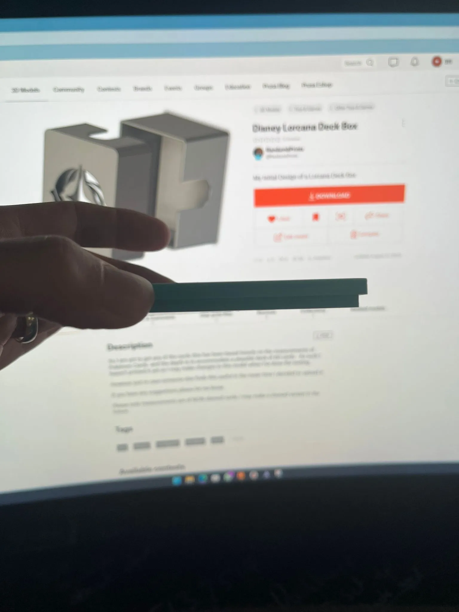 Hộp bài Lorcana Disney với thiết kế đơn giản và tiện lợi