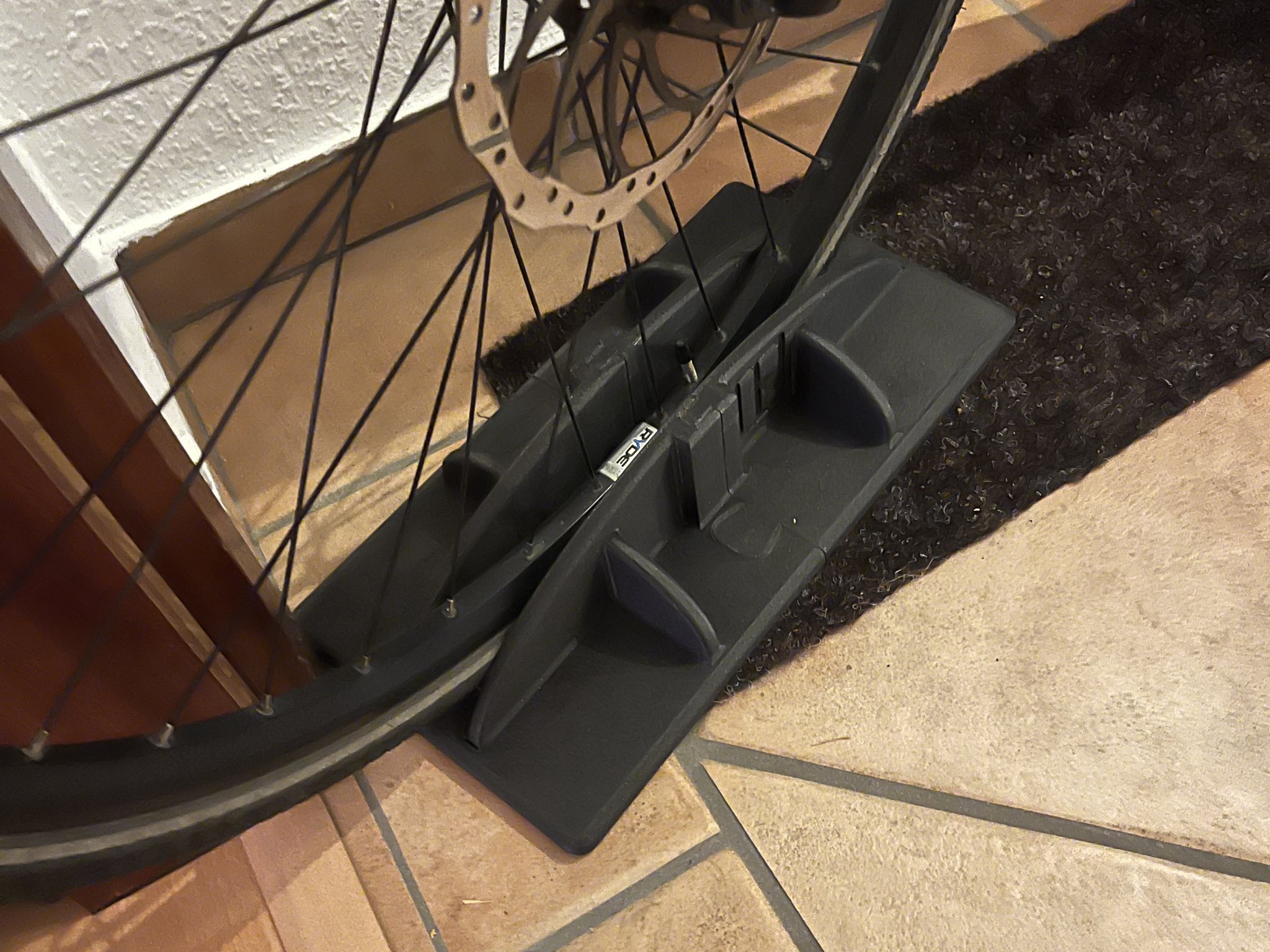 Giá đỡ bánh trước xe đạp chống đổ