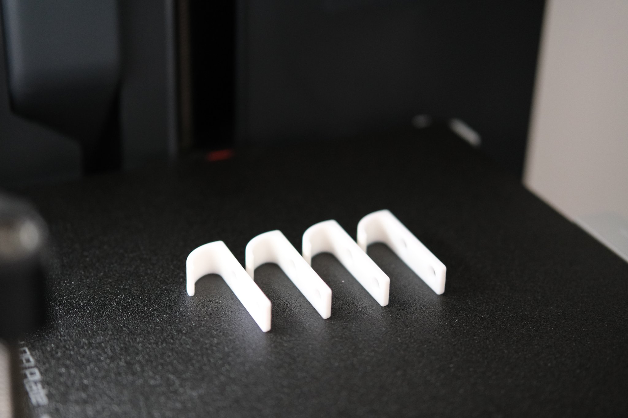 Móc treo tủ với khoảng cách lỗ 25mm cho tủ Ikea Platsa