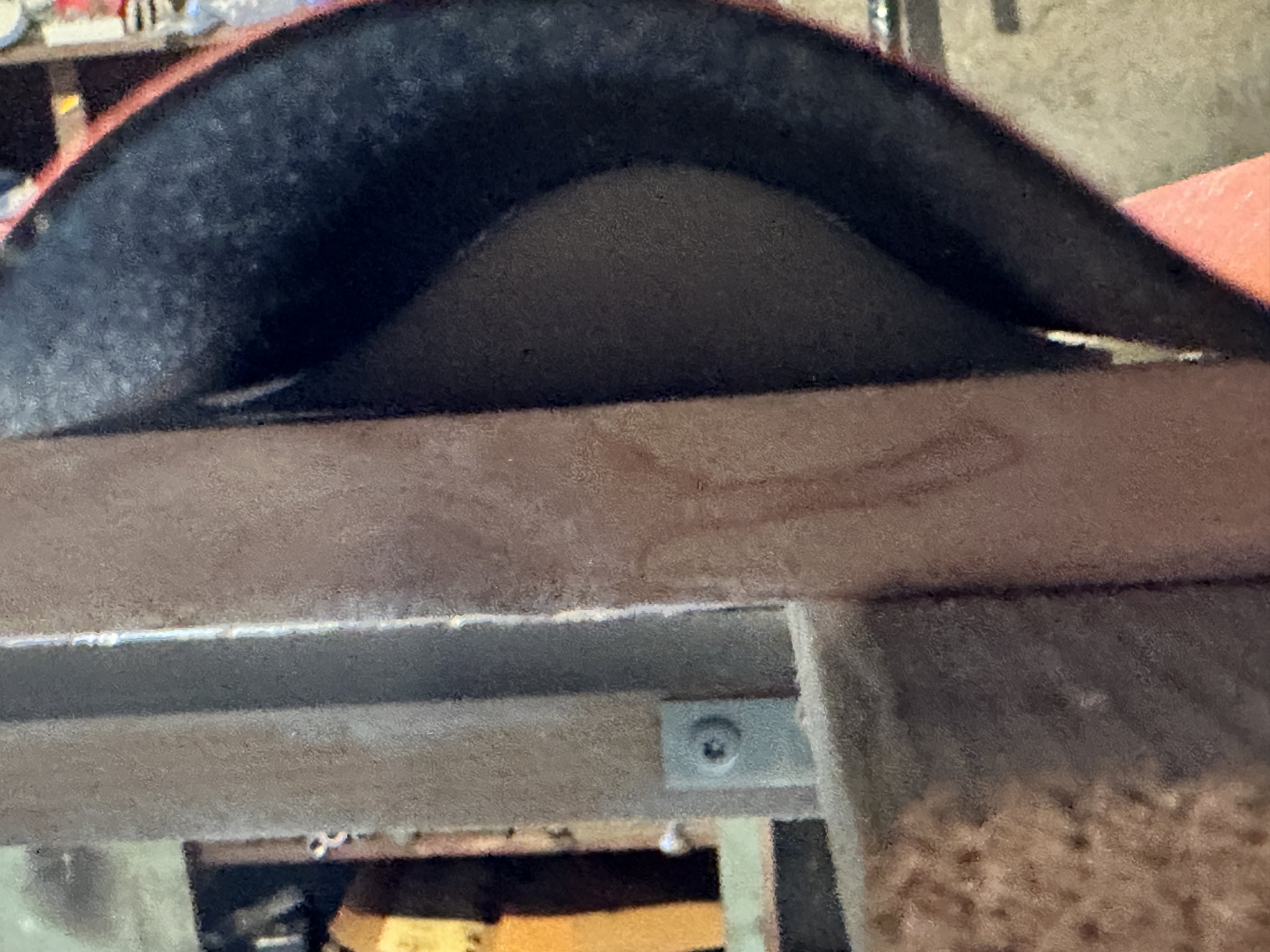 Giá đỡ mái tôn sóng nhỏ 76/18 cho cửa hàng DIY