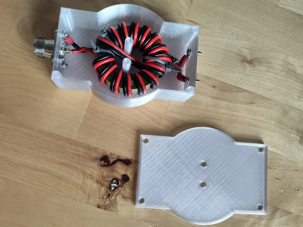 Vỏ cho lõi toroidal kích thước trung bình như balun