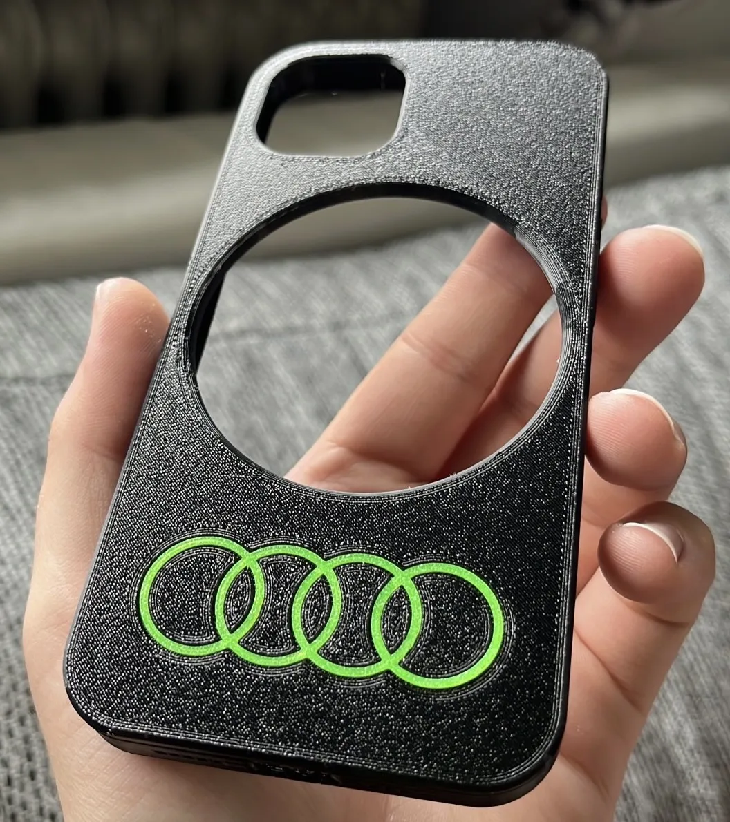 Ốp lưng iPhone 13 có logo Audi tương thích MagSafe